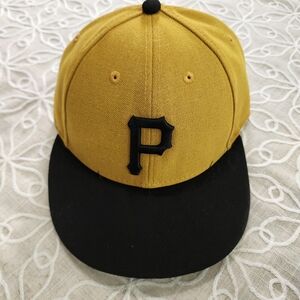 New Era Pittsburgh Pirates 59FIFTY fitted hat yellow crown and a black brim